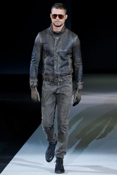 Look 32